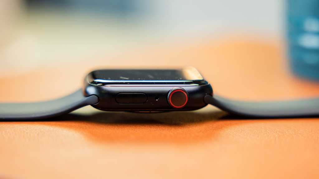 Apple Watch Series 8 side